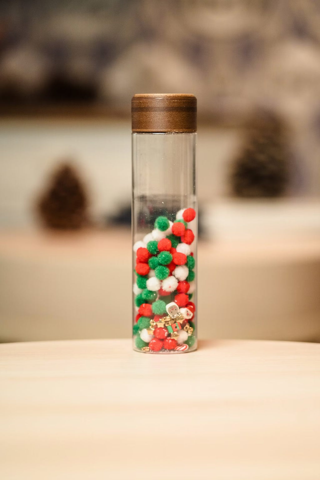 Bouteille sensorielle - Pompons de Noël Ma petite malle d'éveil